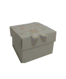 Scatola da regalo con fiori