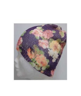 Cappello fiorato su sfondo viola