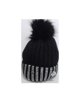 Cappello con borchie