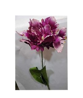Fiore artificiale viola con foglie